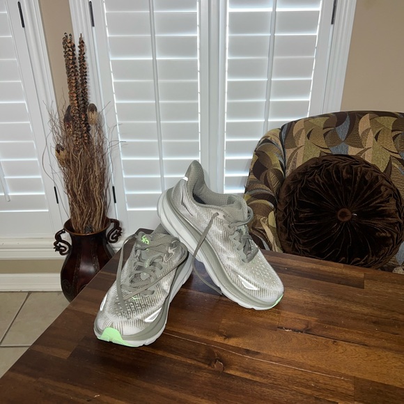 Hoka Clifton 9 size 9.5 - Olive & Lime - Picture 1 of 8
